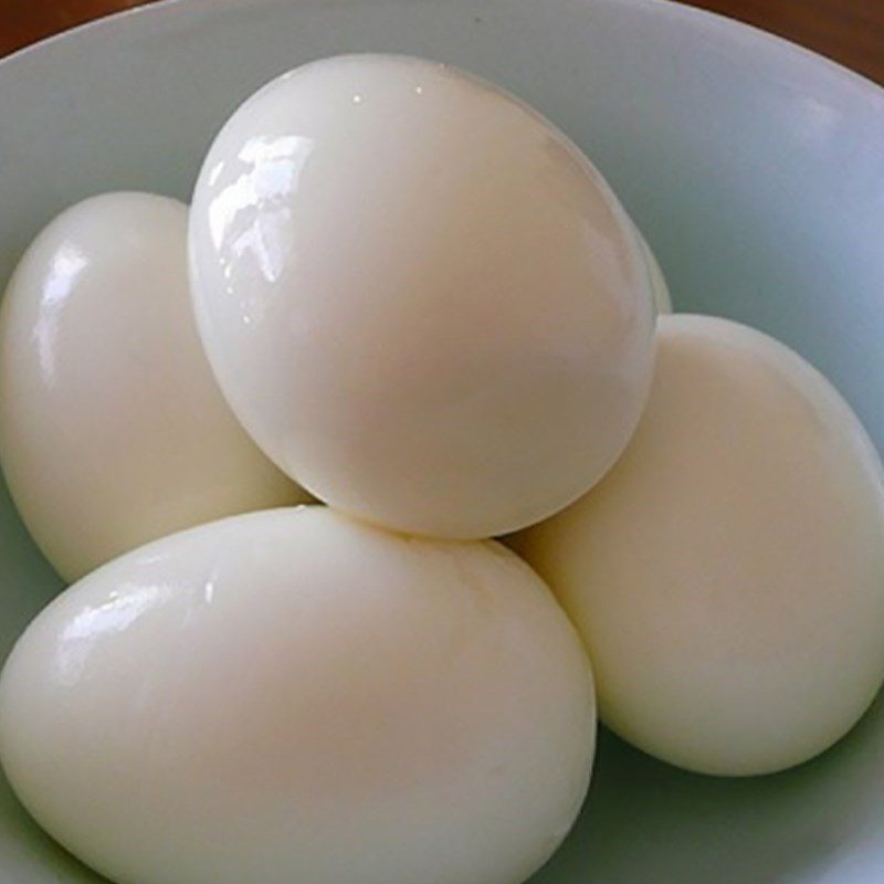 Step 1 Boil eggs and peas for Flower-shaped Bento Rice