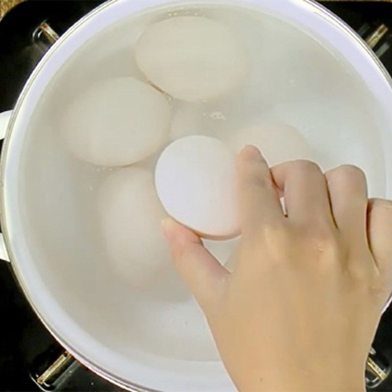 Step 3 Boil duck eggs for braised pork using a pressure cooker