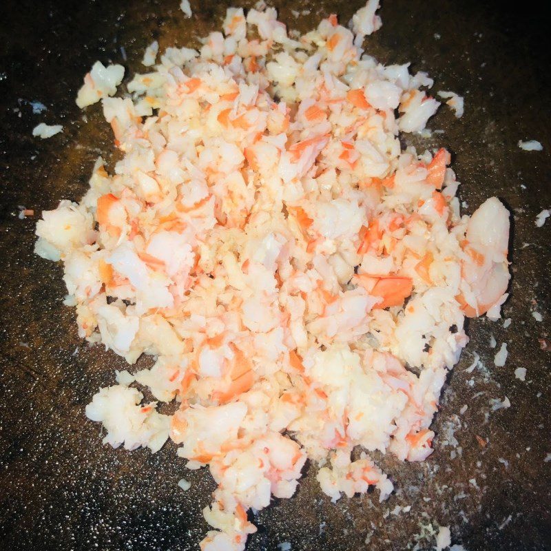 Step 2 Boil and chop the shrimp for shrimp porridge for babies