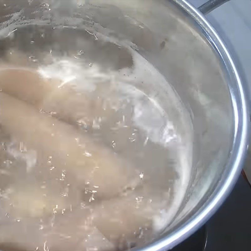 Step 5 Boil and cut the pork skin for the braised pork rolls