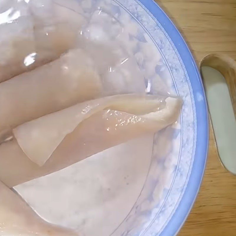 Step 5 Boil and cut the pork skin for the braised pork rolls