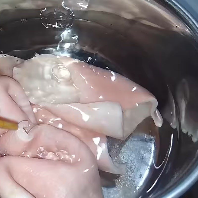 Step 5 Boil and cut the pork skin for the braised pork rolls