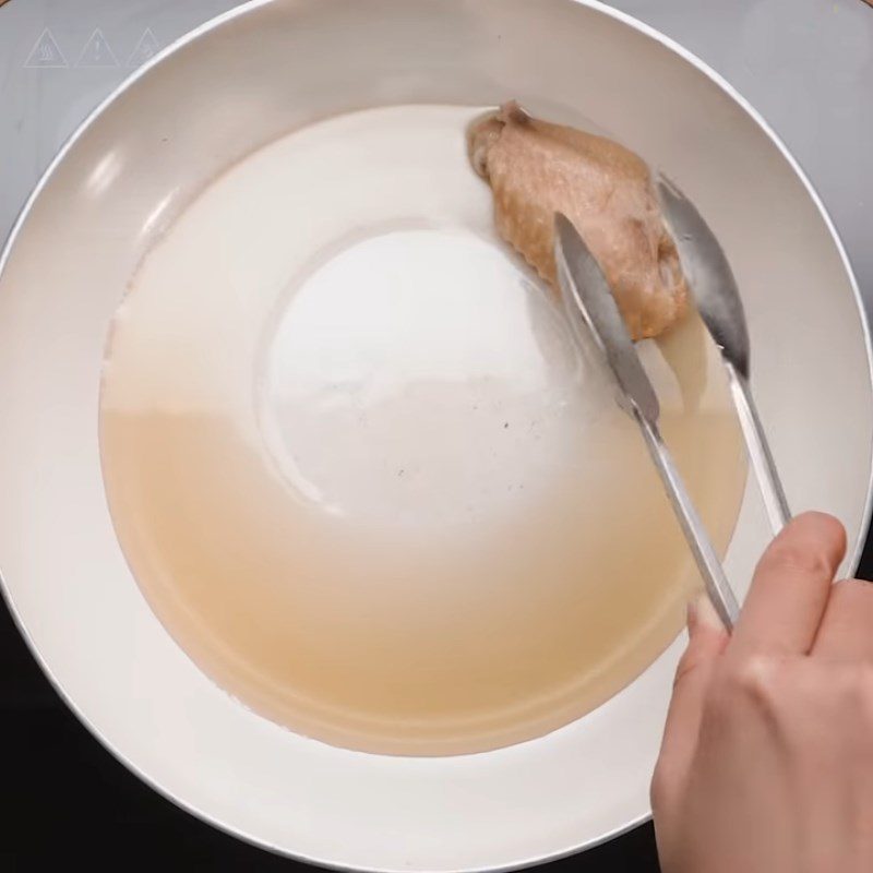 Step 2 Boil and fry chicken wings Chicken wings cooked with coca