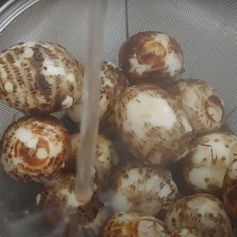 Step 2 Boil and peel taro root for crab soup with water spinach