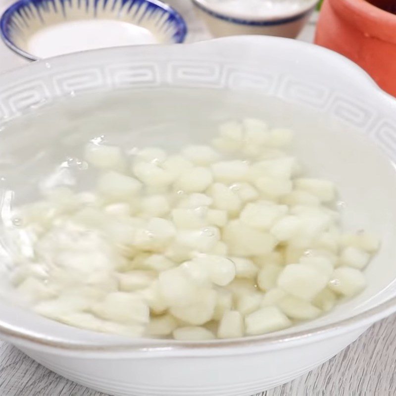 Step 6 Boil and soak taro jelly Red bean and jelly dessert