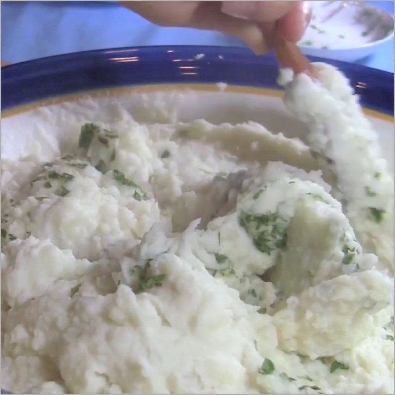 Step 4 Boil and mash potatoes for pork steak with mashed potatoes