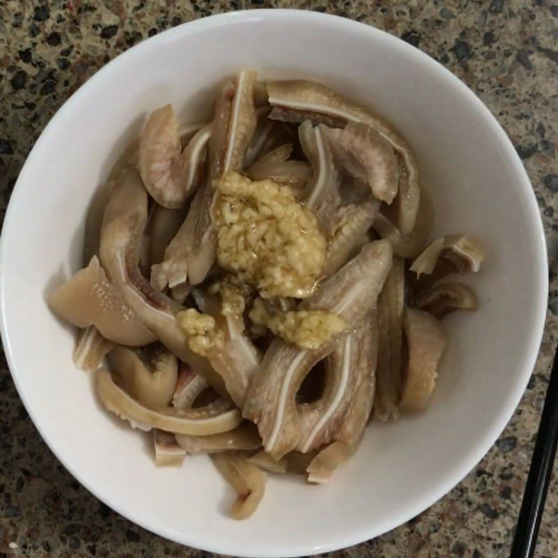 Step 2 Boil and marinate pig ears Kohlrabi carrot pig ears salad