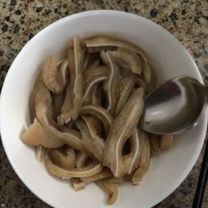 Step 2 Boil and marinate pig ears Kohlrabi carrot pig ears salad