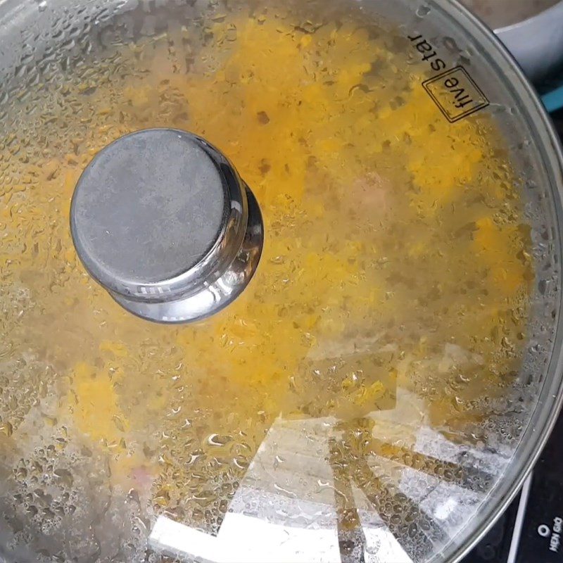 Step 3 Boil chicken Chicken porridge with mung beans
