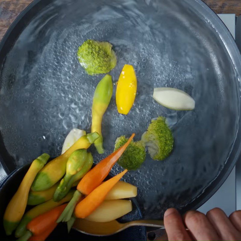 Step 4 Boil and stir-fry vegetables Grilled beef