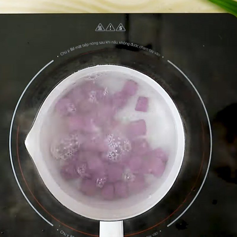 Step 6 Boiling tapioca balls and chewy sweet potato balls Sweet purple yam soup with jelly