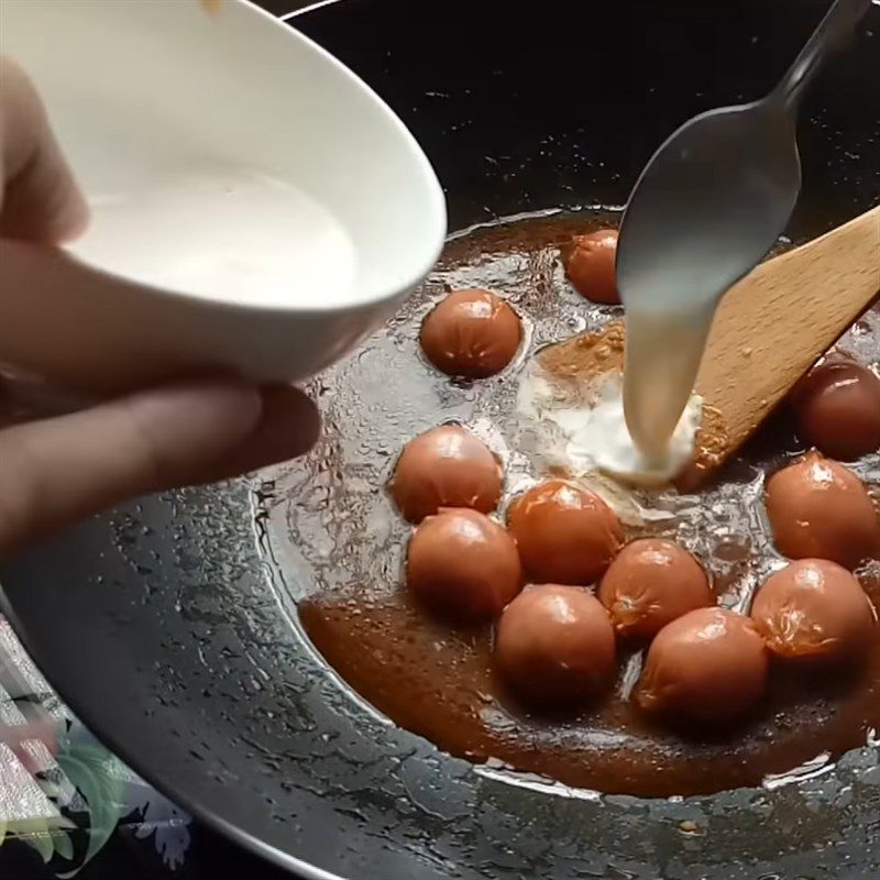 Step 3 Boil the sausage for noodle mixed with char siu