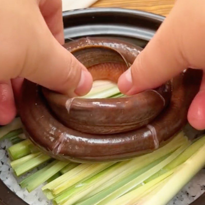 Step 2 Eel cooked with salt Eel cooked with salt