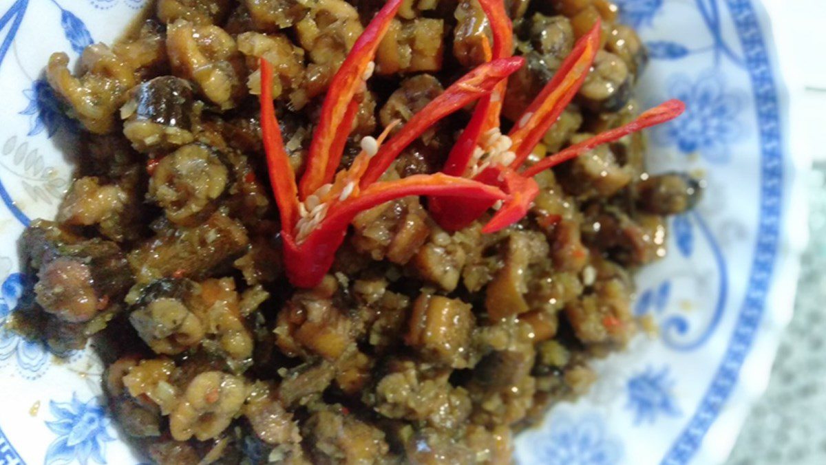 Stir-fried Eel with Lemongrass and Chili