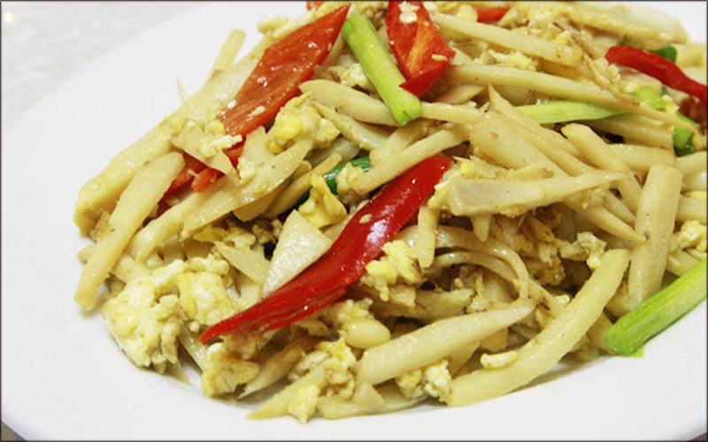 Stir-fried bamboo shoots with eggs