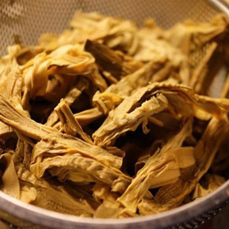 Step 1 Preprocess dried bamboo shoots Stir-fried dried bamboo shoots with mixed vegetables