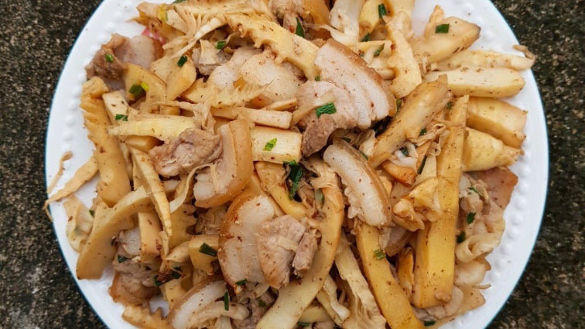 Stir-fried bamboo shoots with pork belly