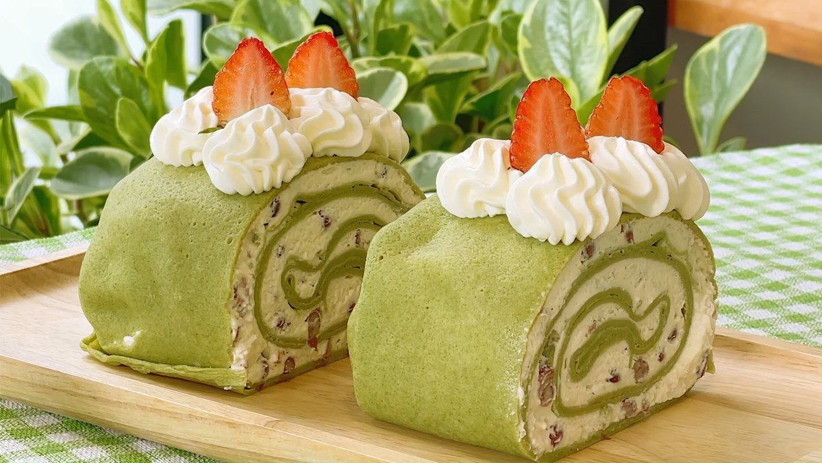 Matcha red bean crepe