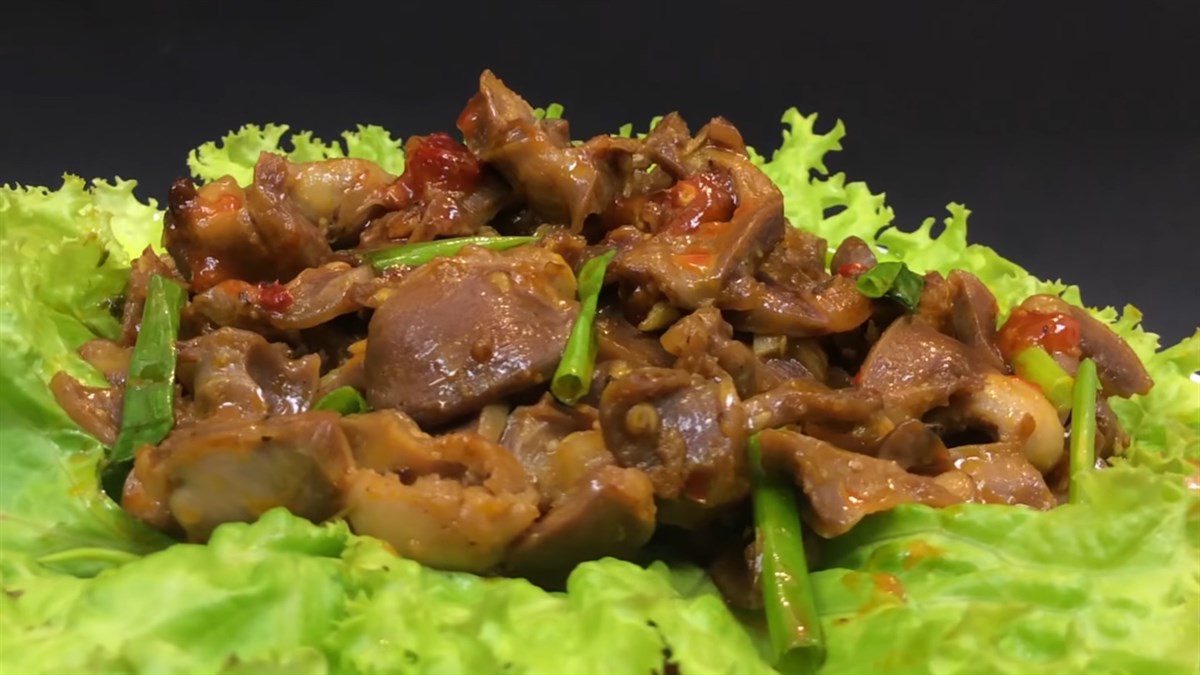 Stir-fried chicken gizzards with satay