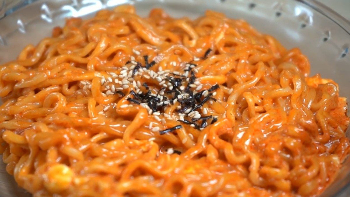 Spicy Samyang Noodles with Cheese