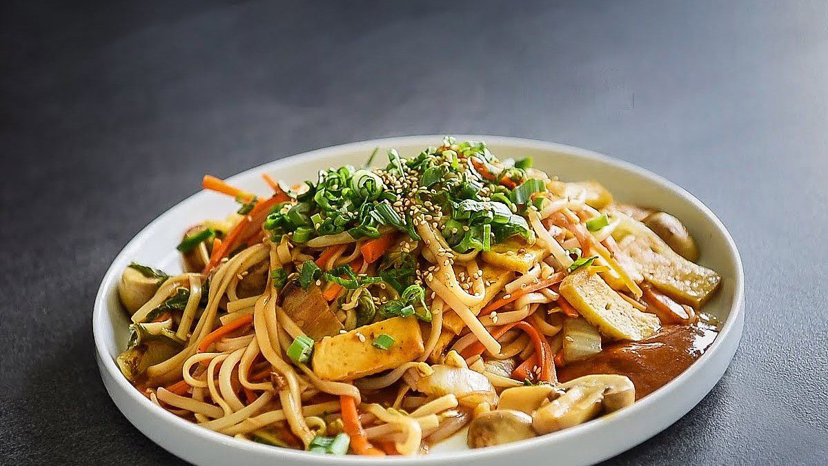 Stir-Fried Soba Noodles with Tofu