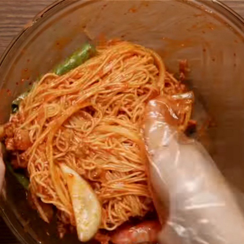 Step 3 Mixing the noodles Minced meat noodle mix