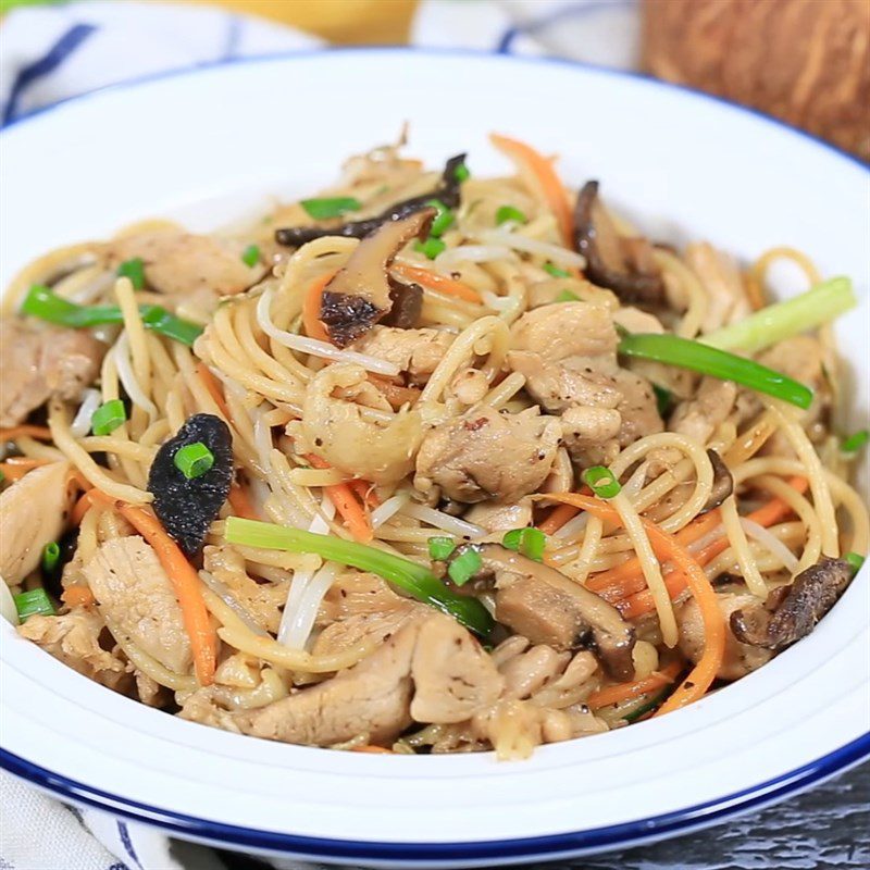 Step 5 Final Product Stir-fried noodles with chicken and mushrooms