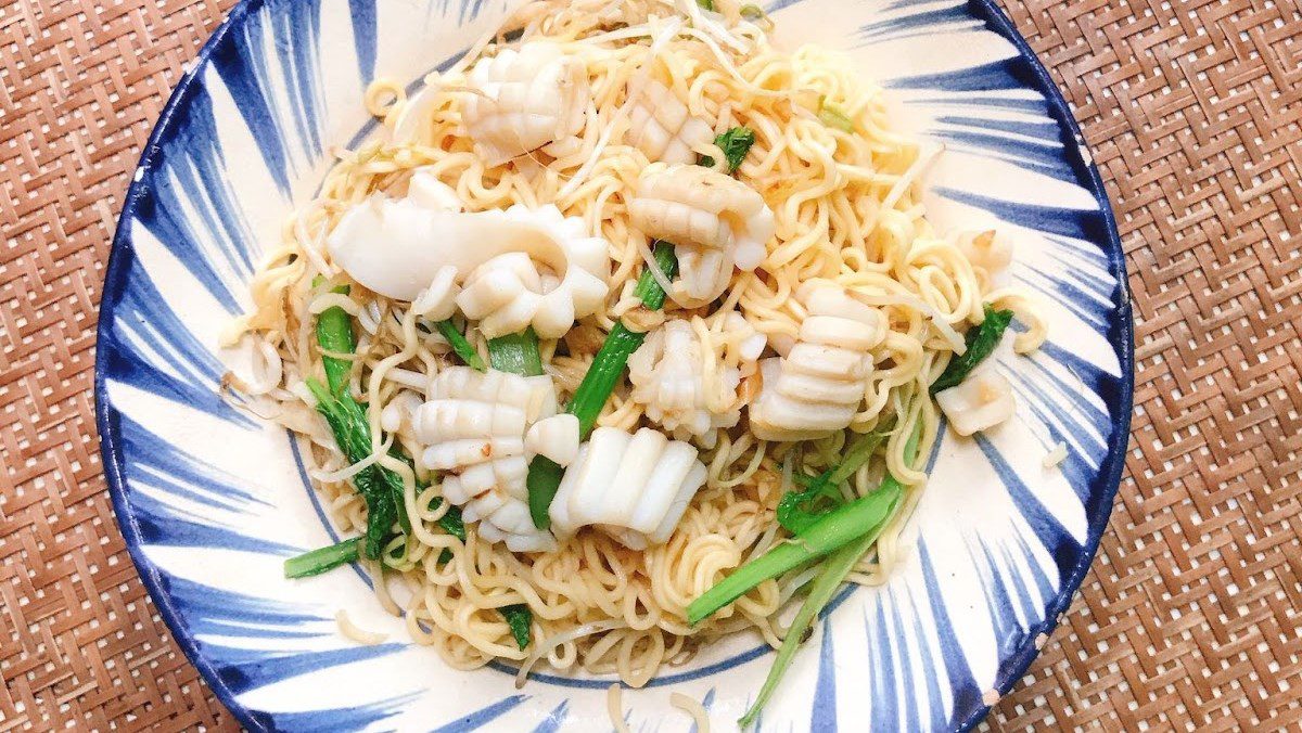 Fresh squid stir-fried noodles (recipe shared by a user)