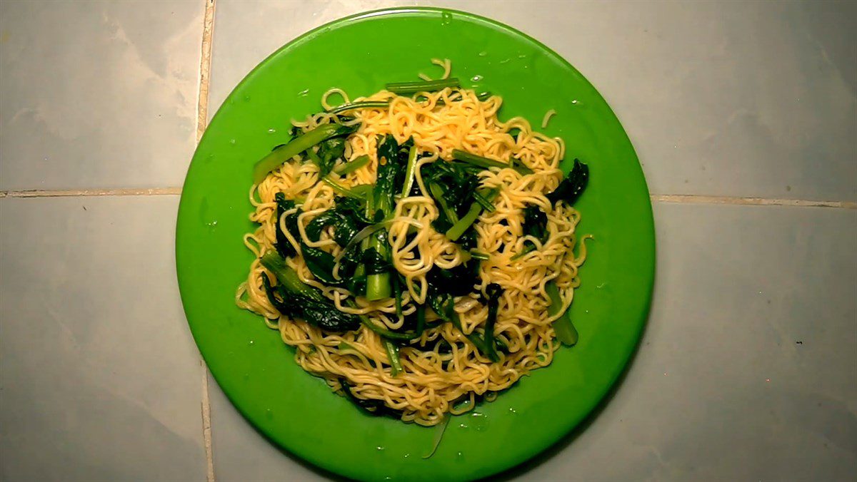 Stir-fried noodles with bok choy and onion