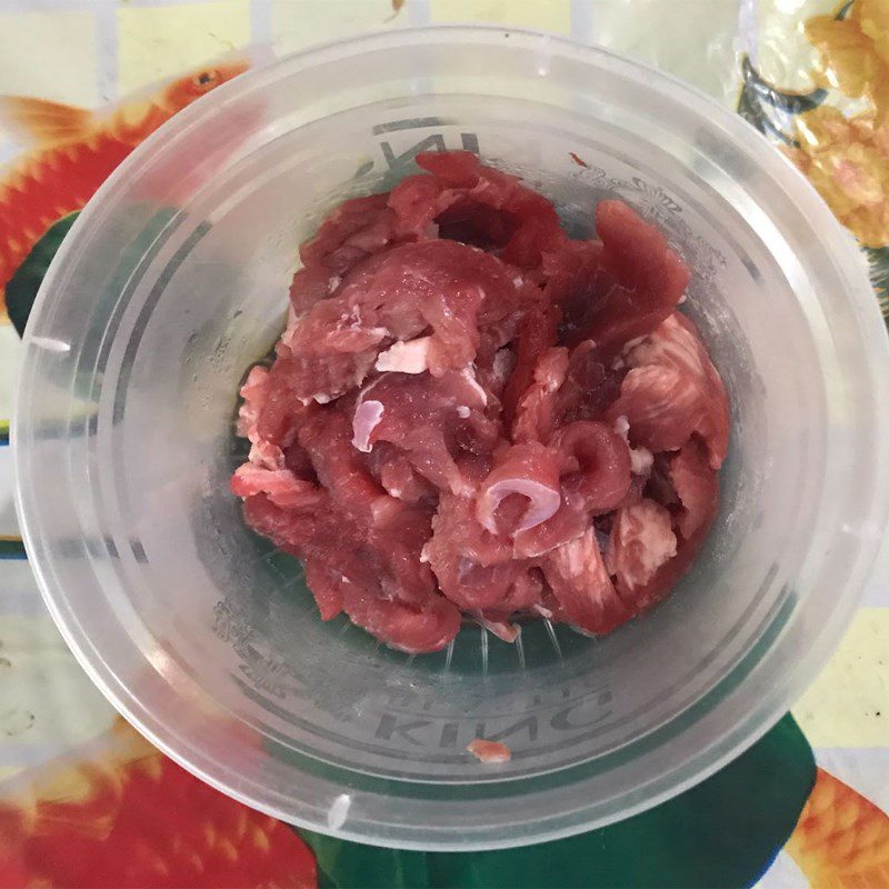 Step 1 Prepare the ingredients for Spaghetti with minced beef and tomato sauce (recipe shared by users)