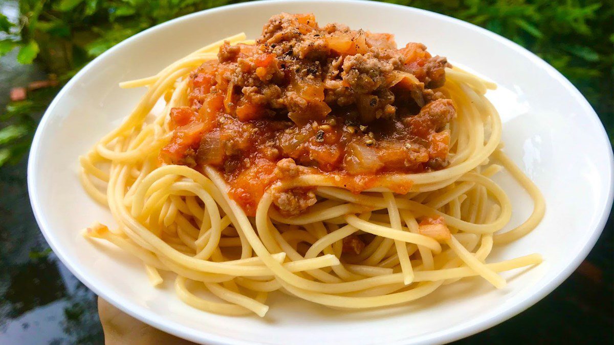 Spaghetti with minced beef tomato sauce (recipe shared by a user)