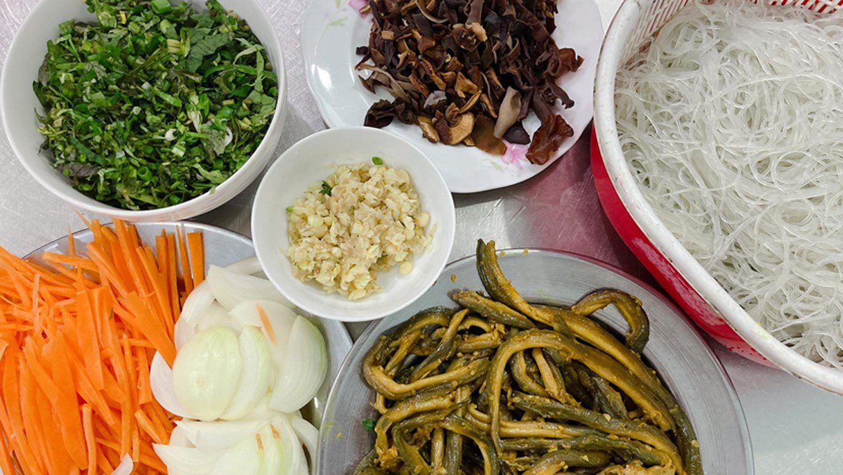 Ingredients for stir-fried eel vermicelli