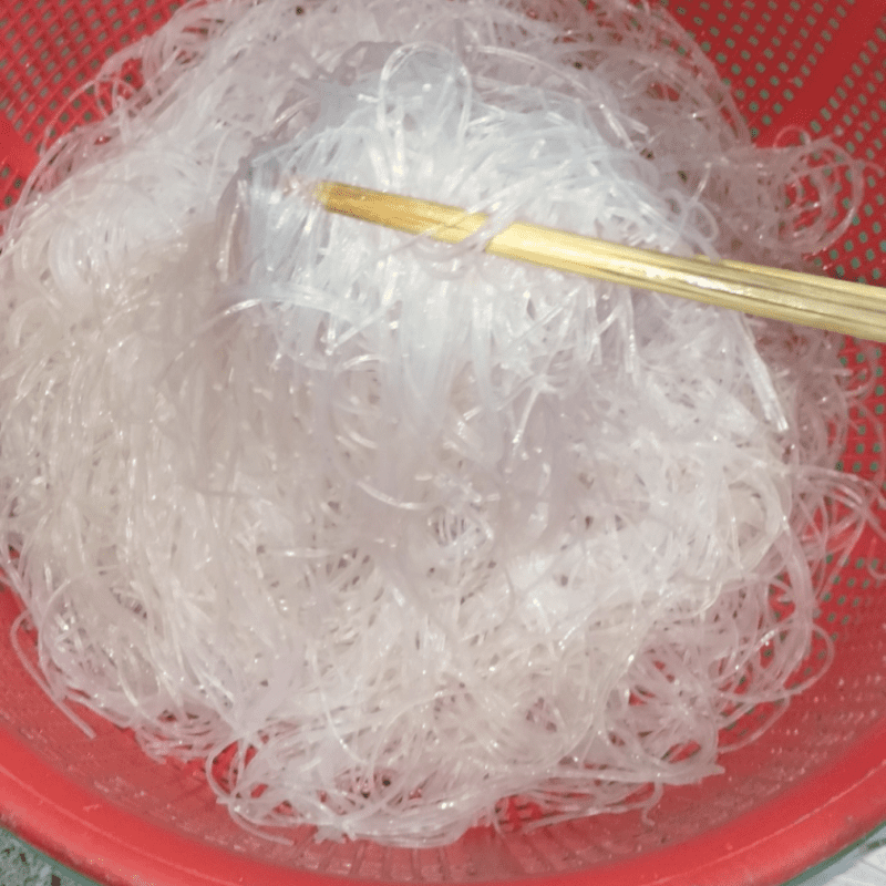 Step 1 Prepare the ingredients for Stir-fried Vermicelli with Cabbage