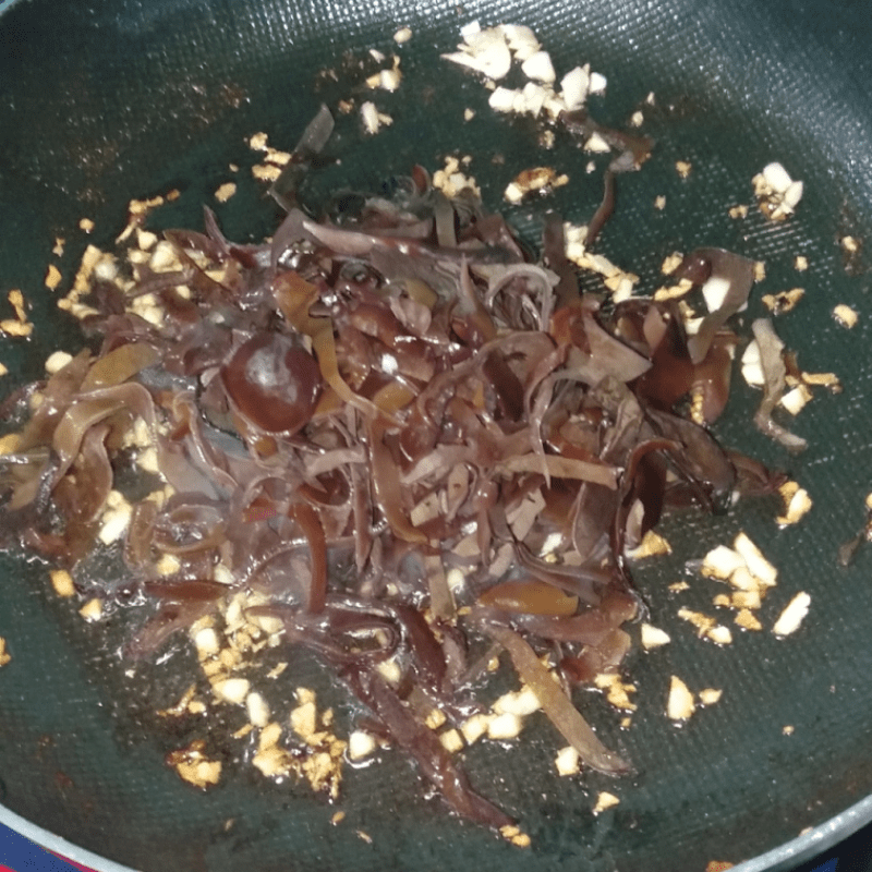 Step 2 Making stir-fried noodles with cabbage Stir-fried noodles with cabbage