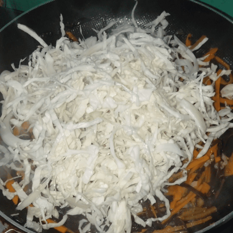 Step 2 Making stir-fried noodles with cabbage Stir-fried noodles with cabbage