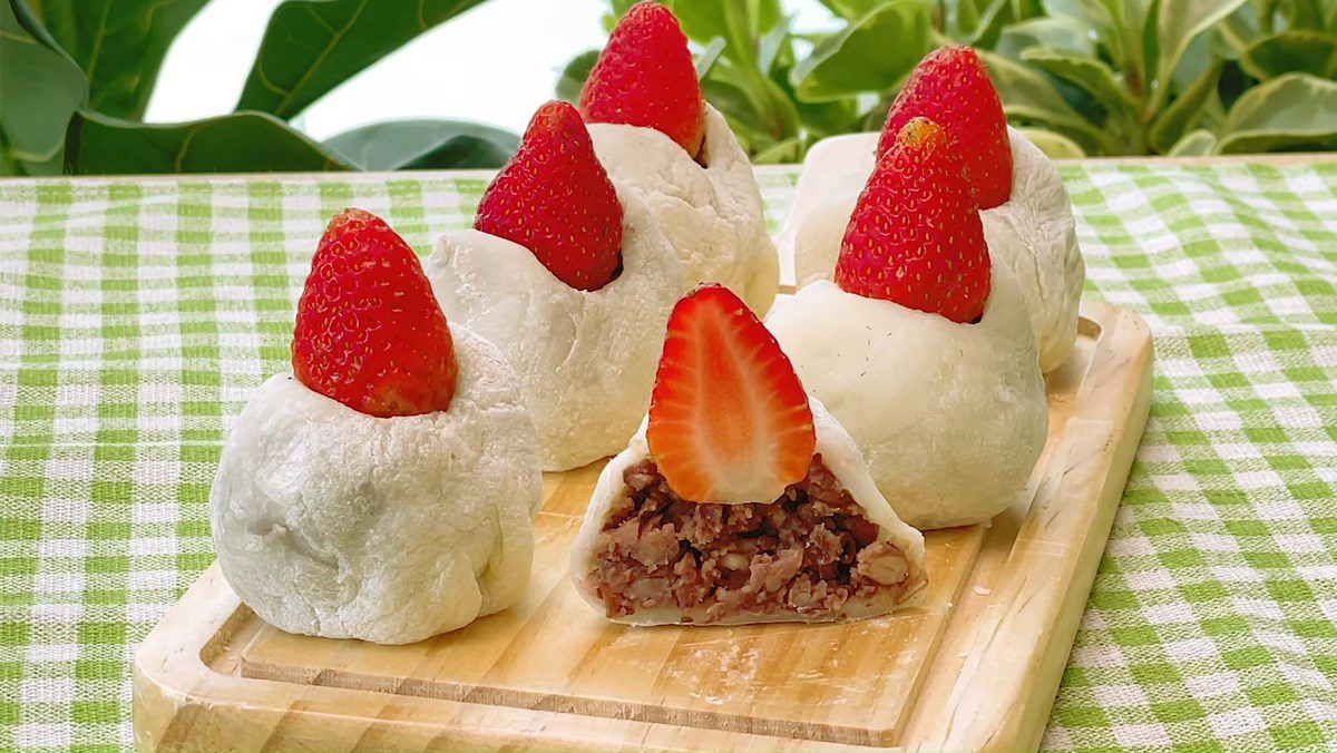 Strawberry red bean mochi