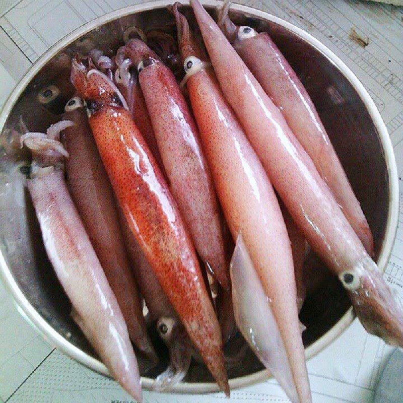 Step 1 Prepare the squid Grilled squid with salt and chili