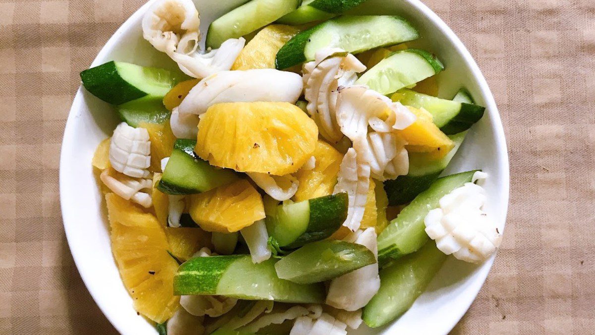 Stir-fried squid with pineapple and cucumber