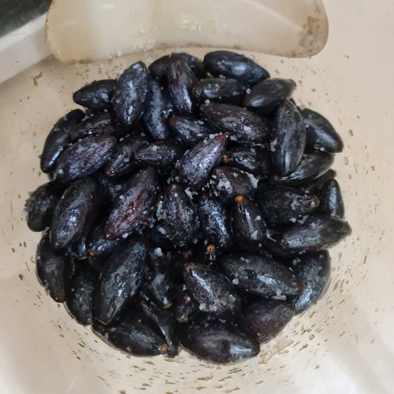 Step 2 Salt the starfruit for salted starfruit