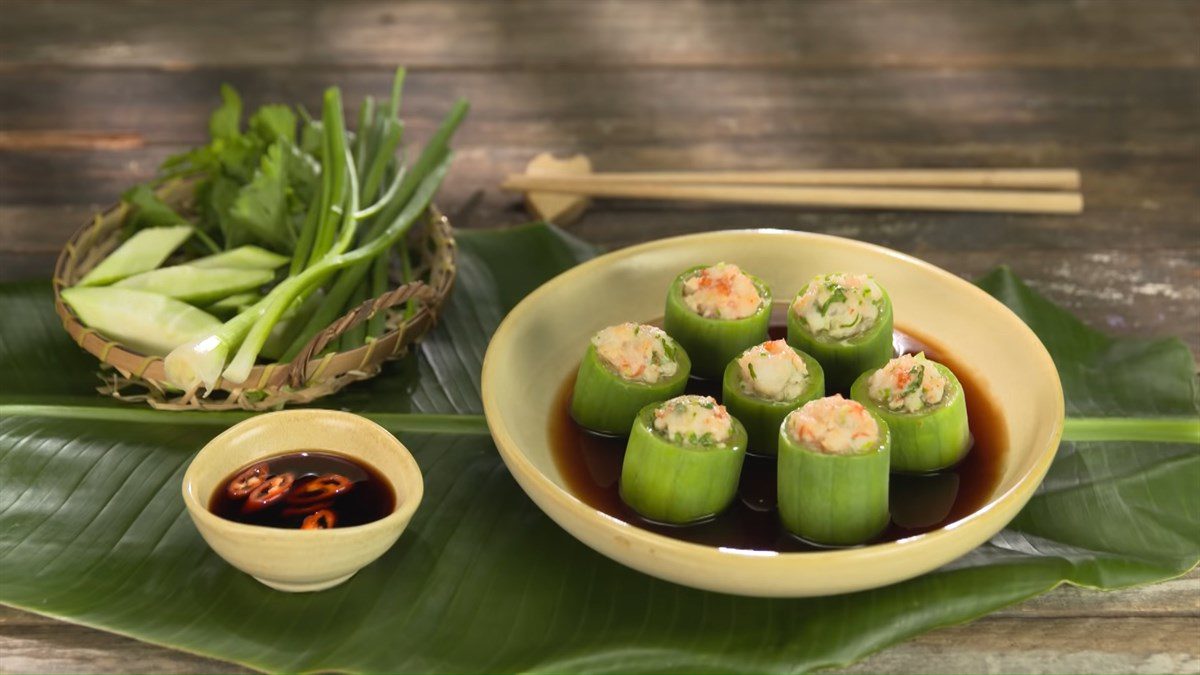 Steamed stuffed bitter gourd with shrimp