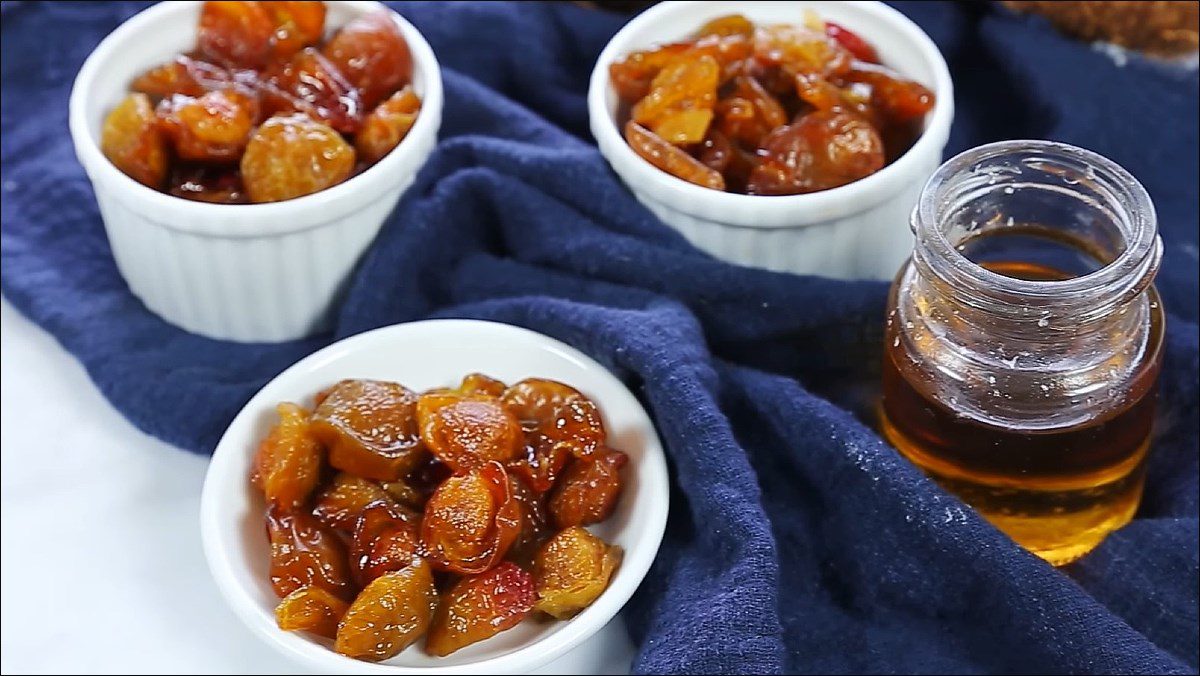 Apricot jam with sugar