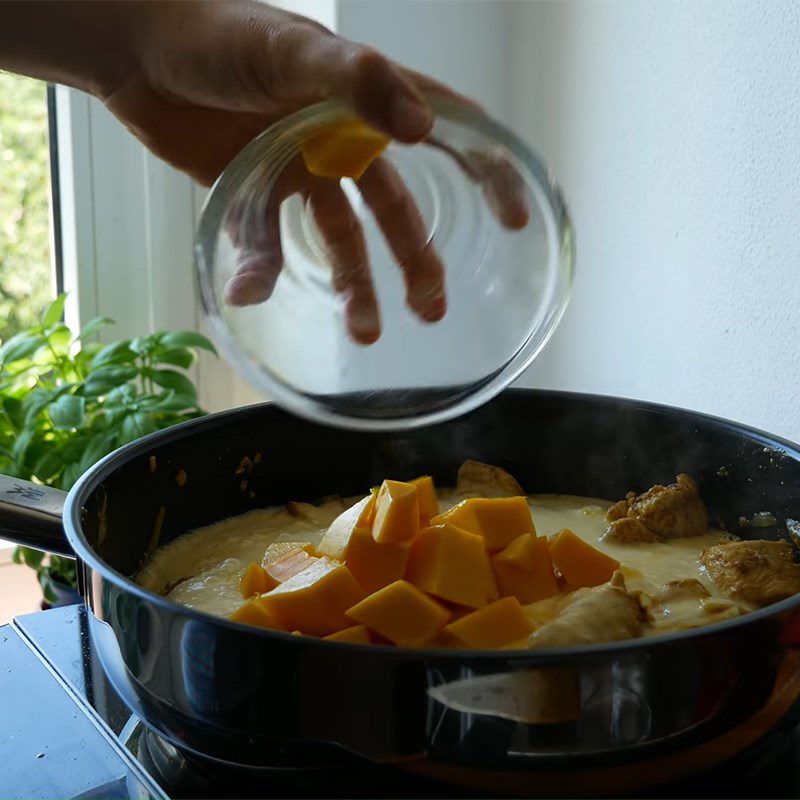 Step 5 Cook the curry Indian curry with mango sauce