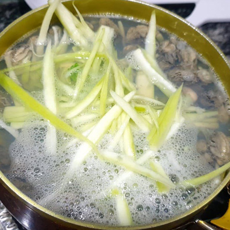 Step 3 Cooking oyster soup with gourd Oyster soup cooked with gourd