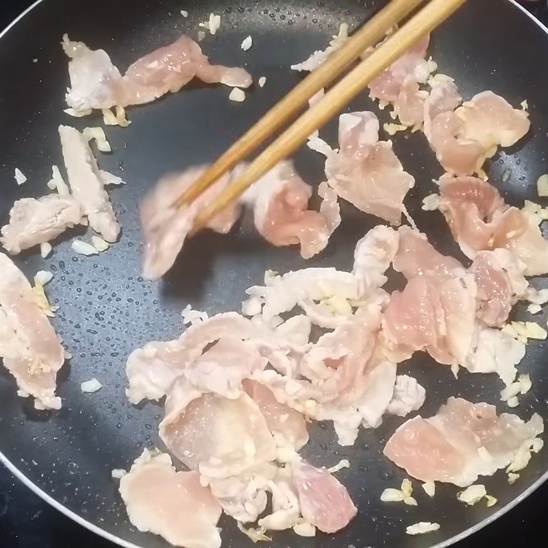 Step 3 Stir-fried dish Oyster mushrooms stir-fried with pork