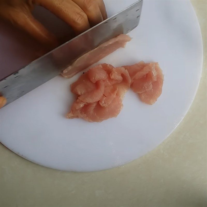 Step 1 Prepare and marinate the meat for Stir-fried Oyster Mushrooms with Pork