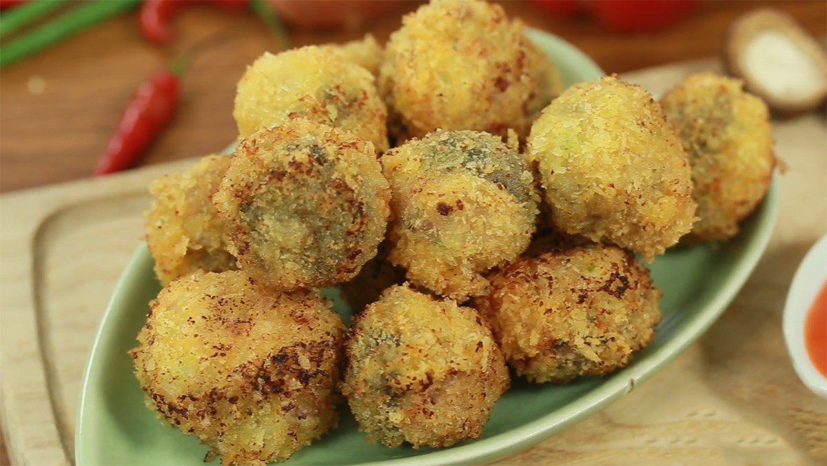 Fried Shiitake Mushrooms Stuffed with Minced Meat