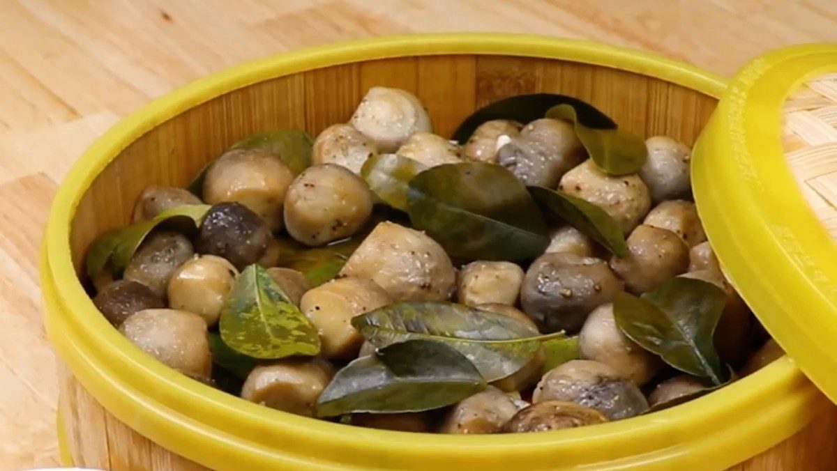 Steamed Straw Mushrooms with Lemongrass and Lime