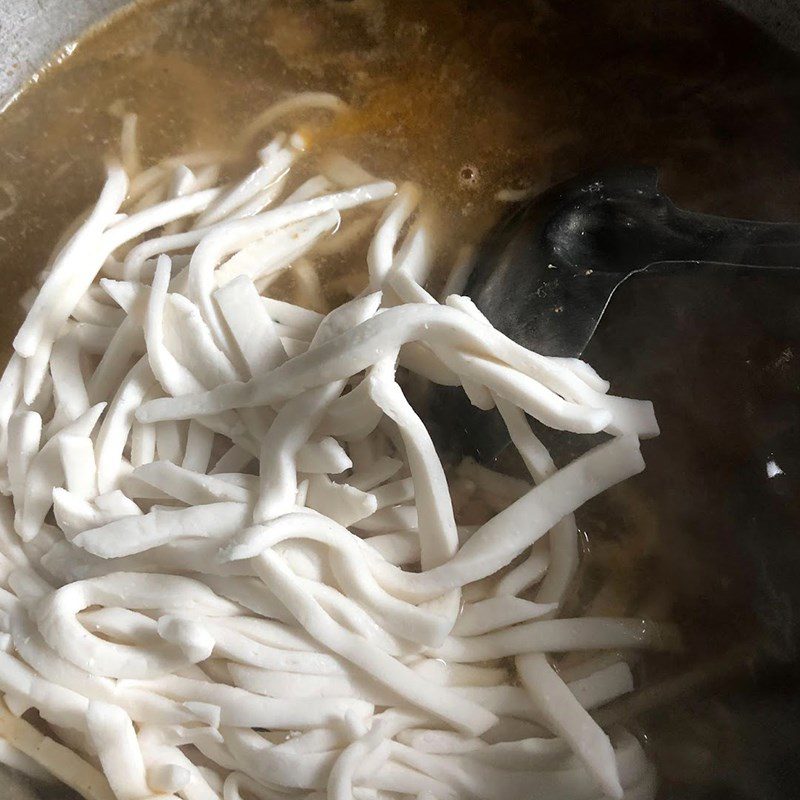 Step 6 Cook the tapioca noodle Hue tapioca noodle with shrimp and meat