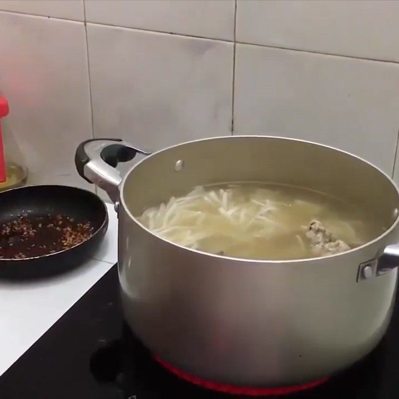 Step 4 Cook bánh canh Bánh canh with pork bones