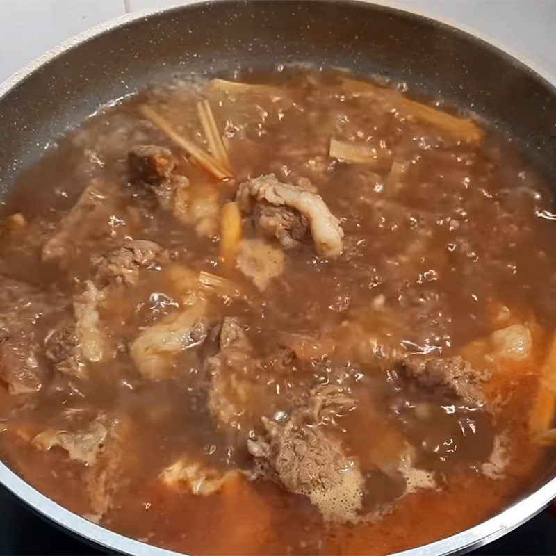 Step 4 Cooking beef stew with lemongrass Beef ribs stewed with lemongrass